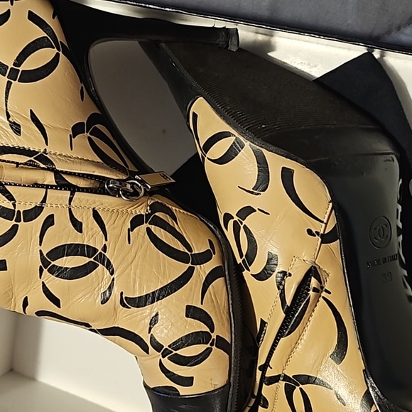 Chanel F/W 2000 runway boots - Picture 4 of 16